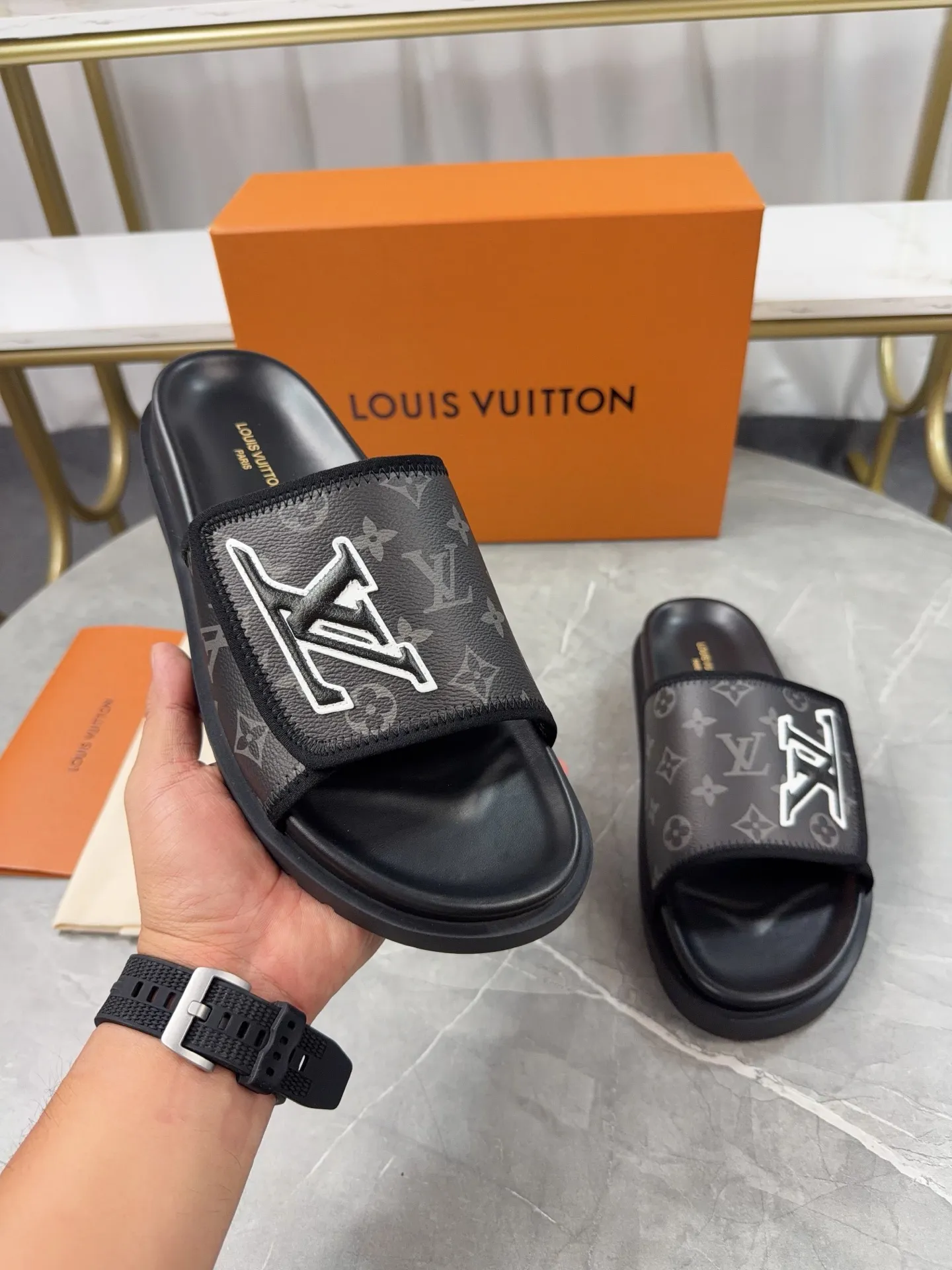 Men's Men's Shoes 💰380💰 🌈LV | Louis Vuitton ²⁰²³ 𝐬𝐬 🧡💚2025 Spring and Summer New Style Top Version‼ ️The original version is the same. The counter specializes in the latest straw slippers. Hard goods are new🆕 ❥Purchase level! Full of high-end feel! A popular model among bloggers at home and abroad, it’s retro and fashionable, and looks stunning on your feet! Mainly recommended models on the official website★ ━━━━━ ЅᏇєєt ━━━━━ ▪️Upper: original customized cowhide fabric ▪️Inner: cow lining ▪️Outsole: high-end rubber outsole ▪️Shoe size: 35-47 (46-47 customization is not returnable)